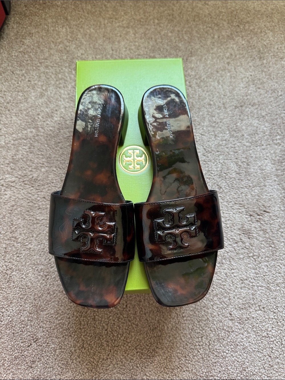 Tory Burch Brown Tortoiseshell Patent Logo Slide Sandals - Picture 14 of 14